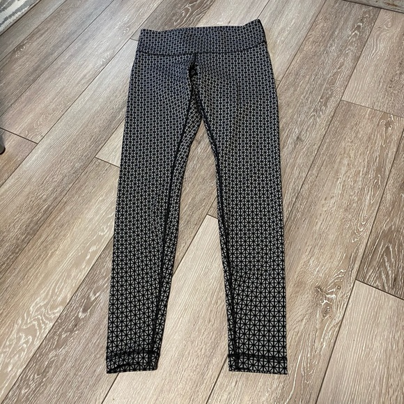 LULULEMON FULL LENGTH YOGA PANTS🌙 - Picture 6 of 14